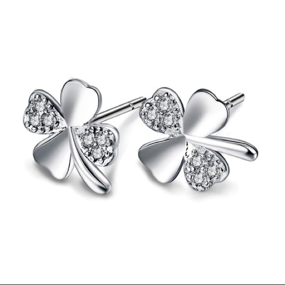 NEW!💙💎GORGEOUS!🍀LITTLE LUCKY🍀CLOVER🍀STUDS💎💙 - Picture 7 of 8